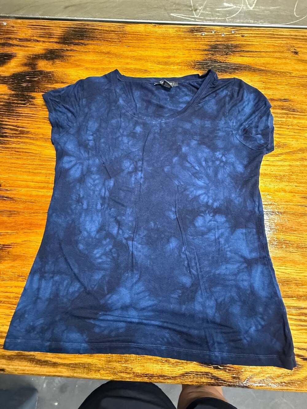 Tahari T-Shirt Size L Blue Tie Dye Rayon Spandex